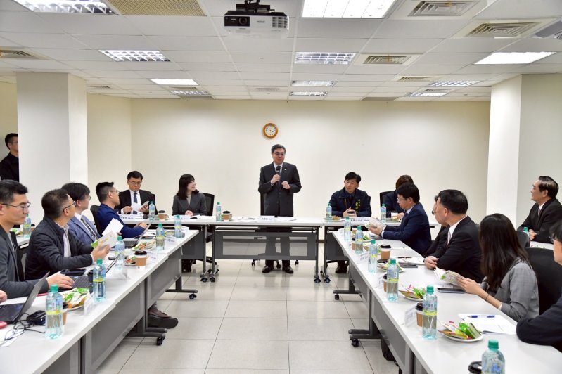 卓揆親赴臺南與汽車業座談 宣示以「臺灣模式」強化供應鏈 共迎電動化挑戰