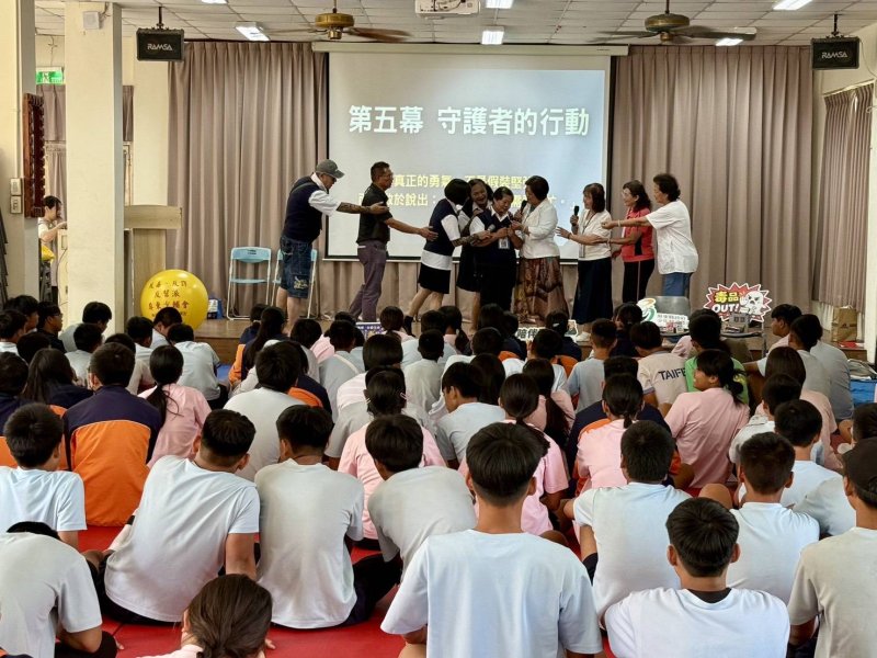 少年壓力誰接住!屏東千歲團戲劇喚醒反毒反詐意識