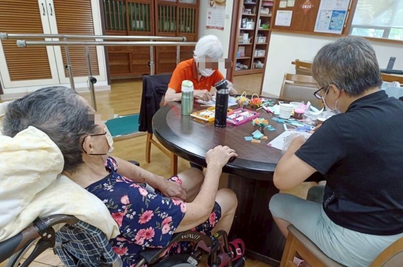 長照3.0家庭照顧者互助喘息 高雄市四據點顧1換2服務加倍減壓力