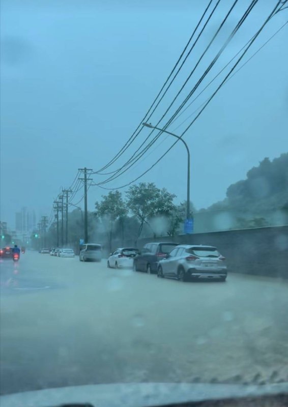 陳美雅也提醒市民朋友,近期天候不穩定,外出務必注意雨勢及道路積水狀況 陳美雅也提醒市民朋友,近期天候不穩定,外出務必注意雨勢及道路積水狀況
