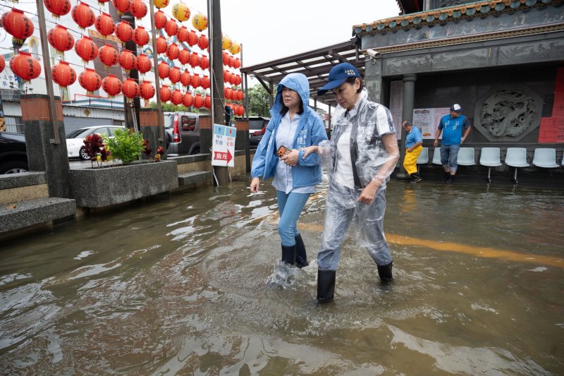 柯志恩表示,接下來將持續與議員團隊關心高雄各地災情 柯志恩表示,接下來將持續與議員團隊關心高雄各地災情
