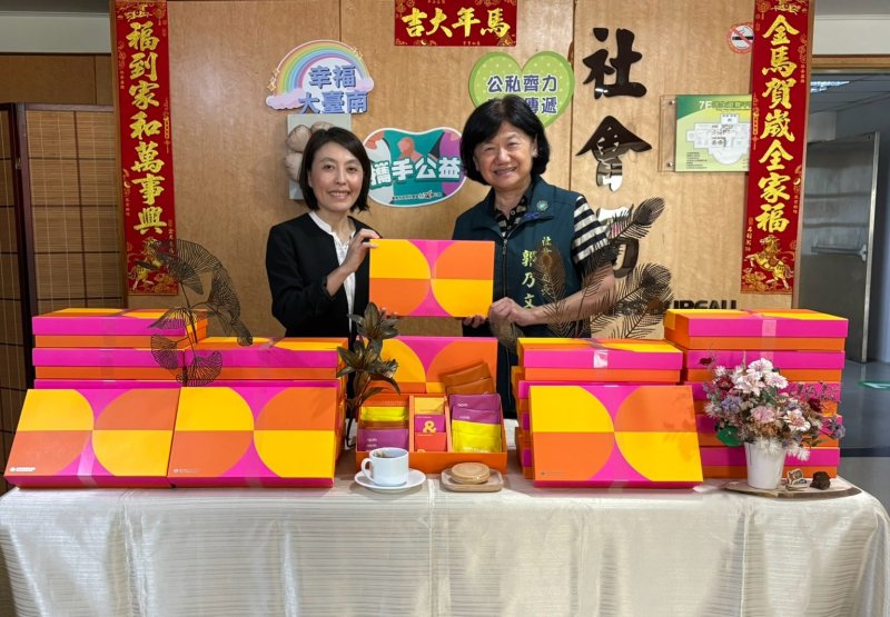 和逸飯店捐贈中秋禮盒 和逸飯店捐贈中秋禮盒