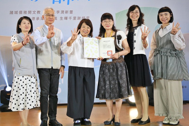 40年資深優良教師 40年資深優良教師