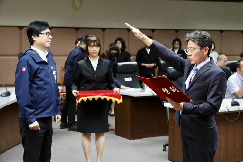 高雄市政府新任人事處處長宣誓就職 陳其邁市長主持交接典禮