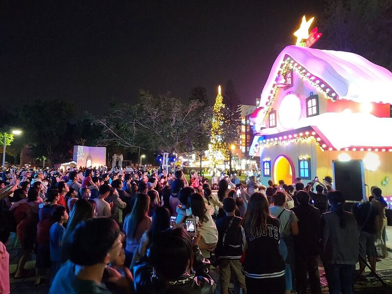 屏東爆笑聖誕奇景！「會發光的路沖屋」網友笑翻求帶看