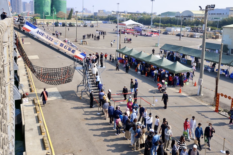 海軍敦睦艦隊抵臺南安平商港  黃偉哲為國軍加油盼全民提升國防意識