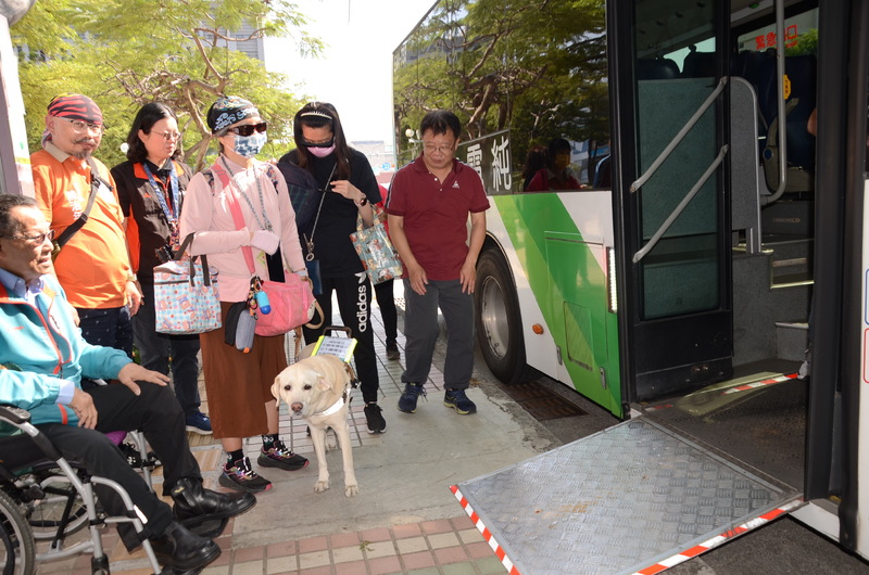 邀身障朋友實地教學「智慧等車」功能 讓智慧等車更貼心