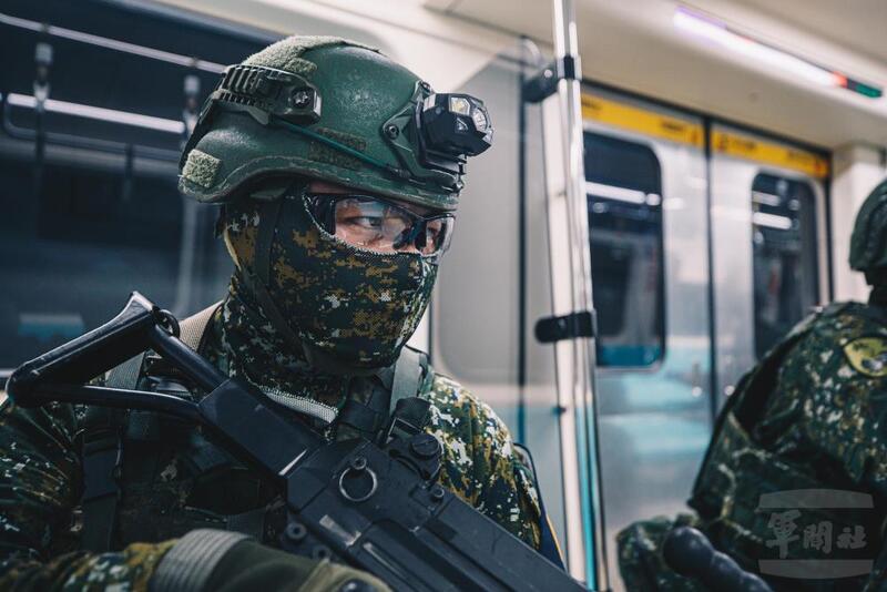 台北捷運變前線！憲兵快閃北捷演練 戰時動員不只是電影情節